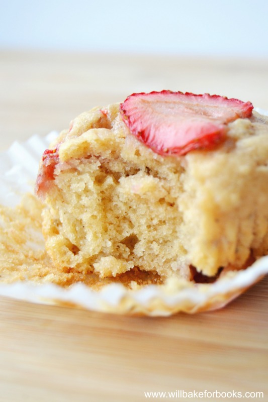 Strawberry Muffins {Vegan + Refined Sugar Free} on willbakeforbooks.com